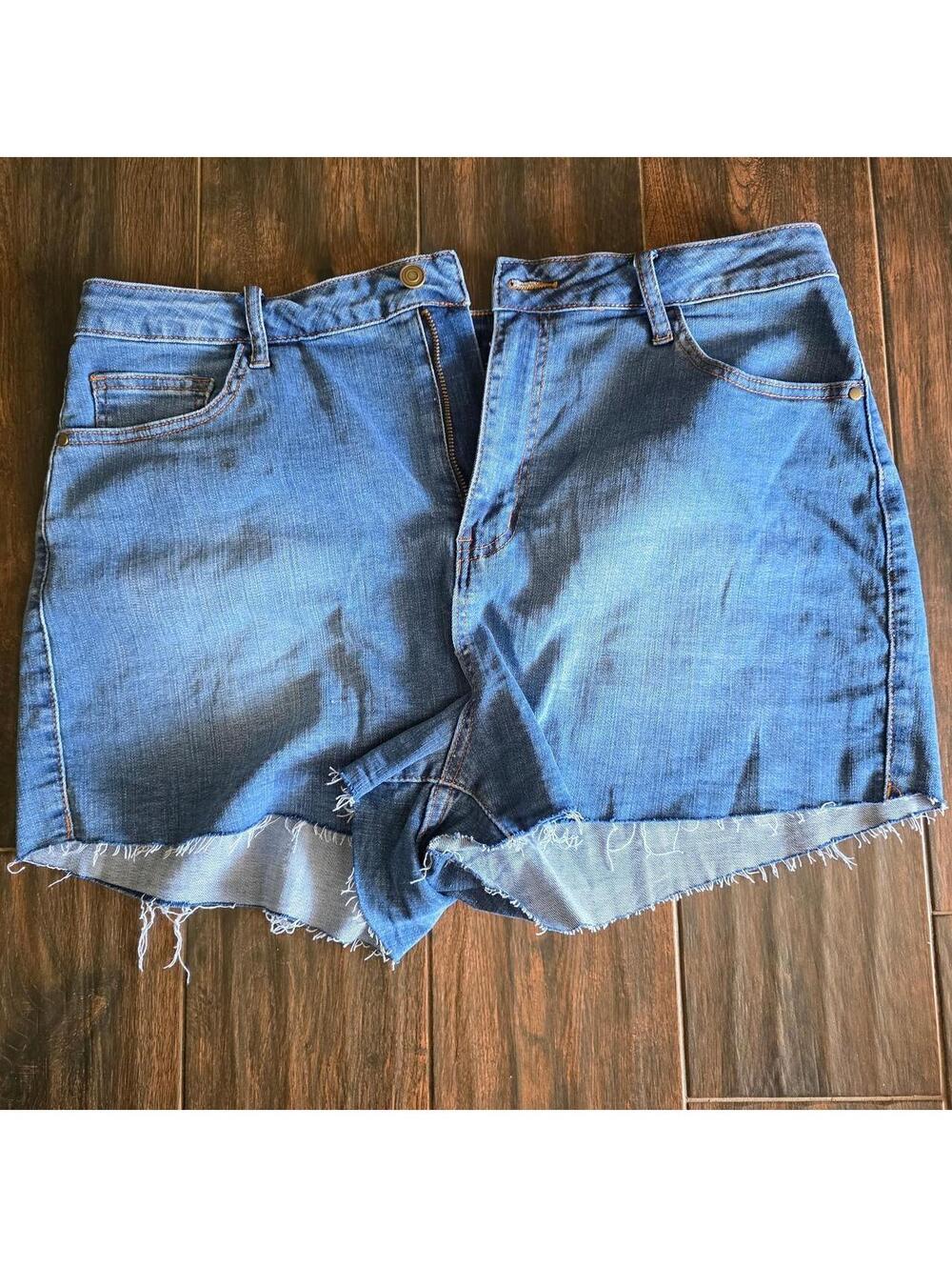 Fashion Nova Women's Blue and Navy Shorts